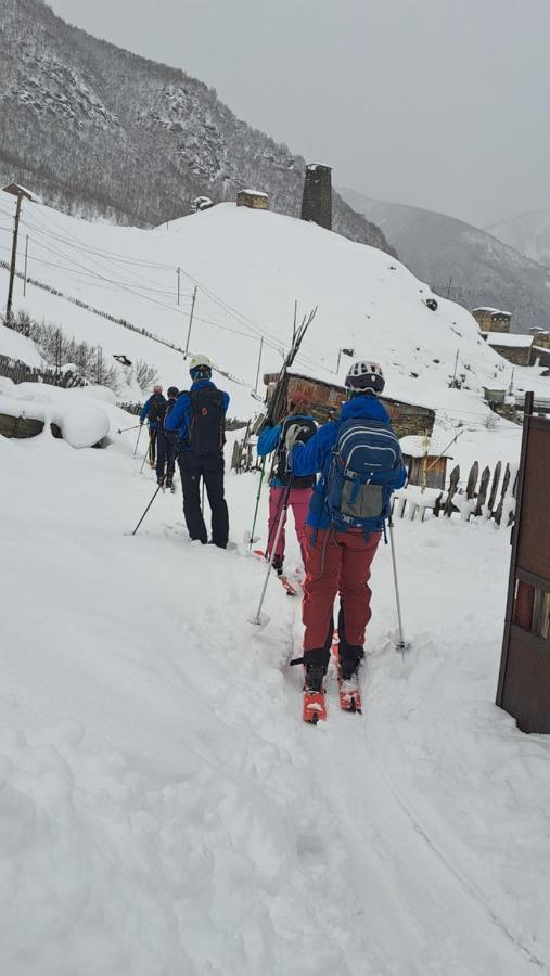 Chvibiani Guesthouse & Bar ウシュグリ エクステリア 写真